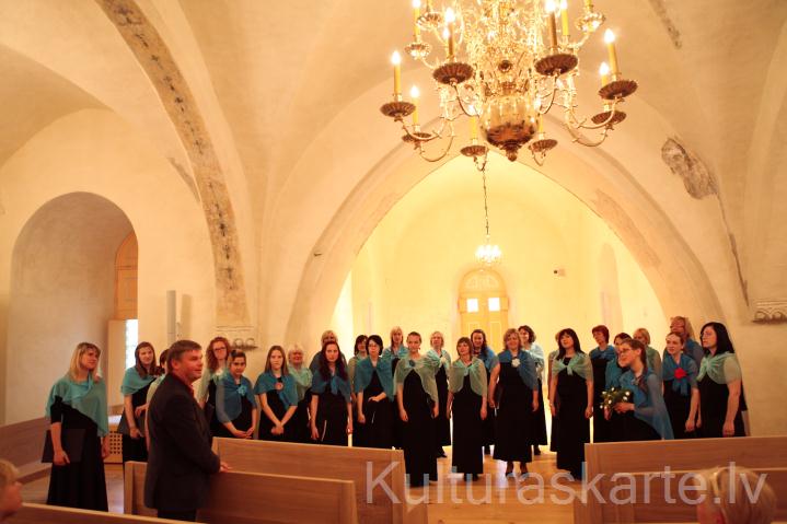 Ventspils sieviešu koris "Venda" Livonijas ordeņa pilī 2012.gadā